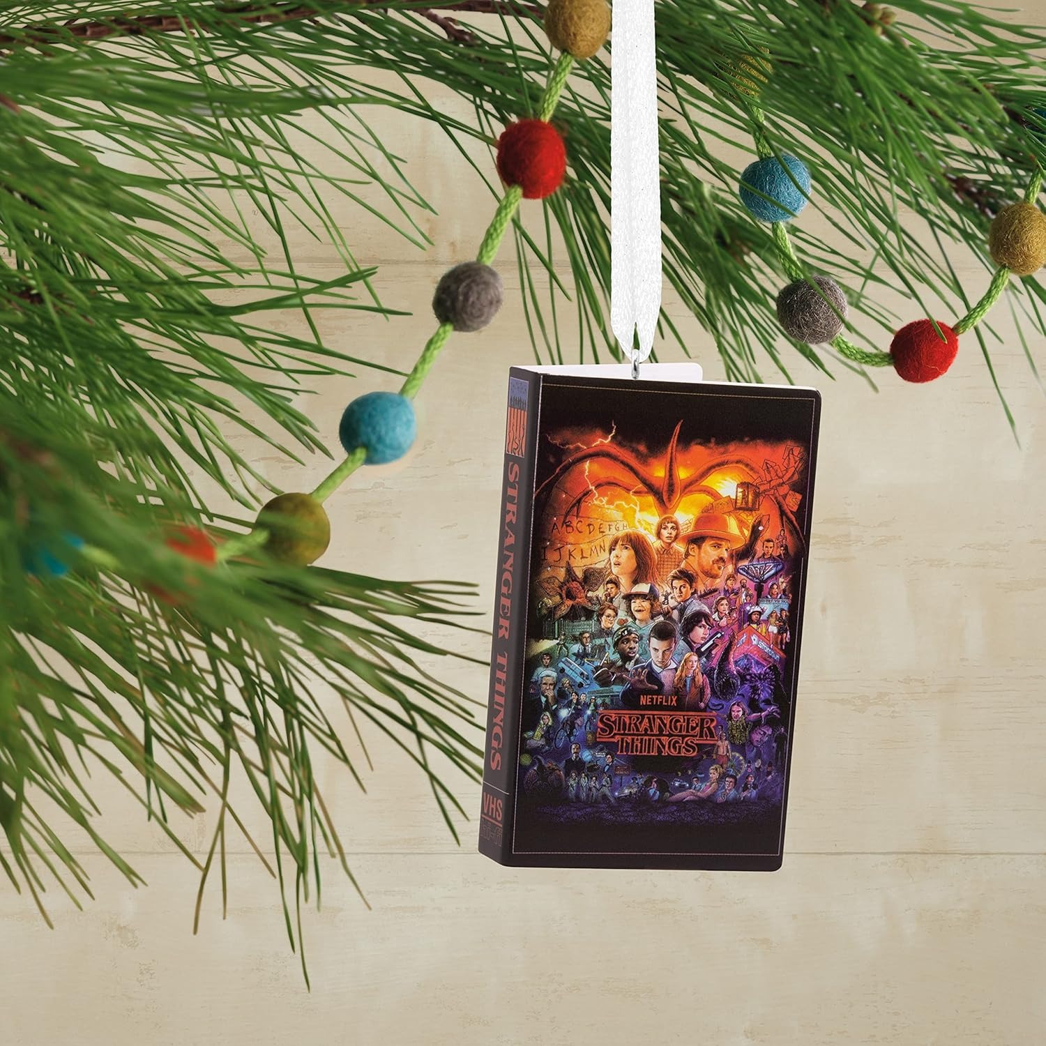 Vianočná ozdoba - Stranger Things Hallmark